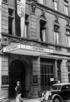 Die Westseite des Stadtbads zwischen Gladbacher Straße und Südwall. Aufnahmedatum unbekannt.Bild: Stadt Krefeld, Stadtarchiv