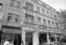 Eine Außenaufnahme des Stadtbads. Aufnahmedatum vermutlich um 1985.Bild: Stadt Krefeld, Stadtarchiv