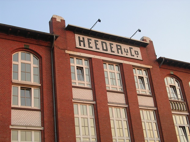 Fassade der Fabrik Heeder mit Schriftzug, Foto: Stadt Krefeld